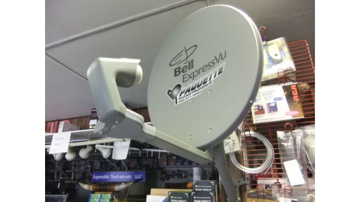 Bell Tv new 20 inches satellite dish complete .